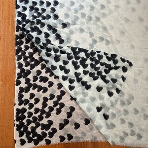 YARNZ Heart Patterned Cashmere Silk Scarf Women’s Size 37” X 82”L